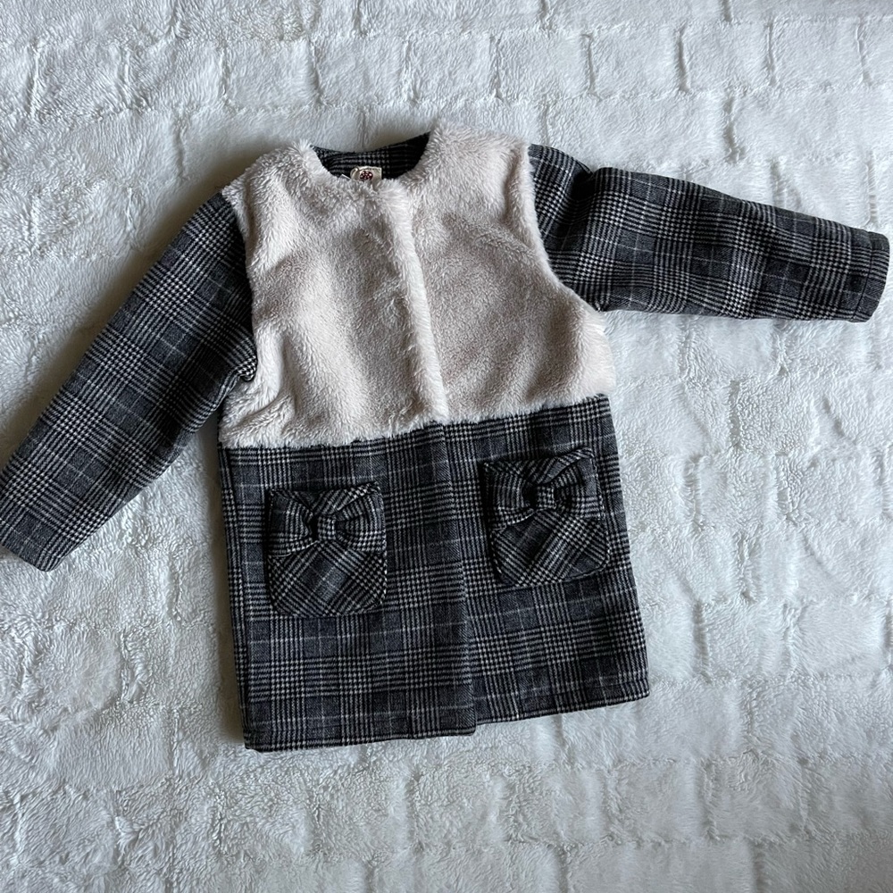 Zara style Girls wool blend gray and black plaid coat size 6/7